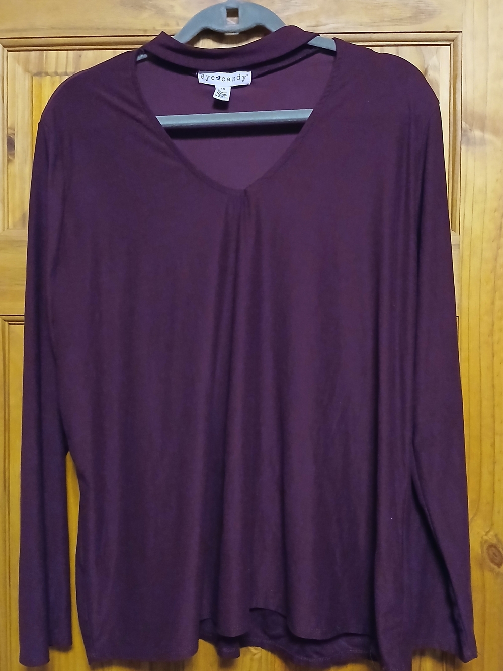 Women's Long-Sleeve V-Neck Top in Plum